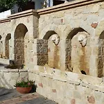 Amazones Village Hotel