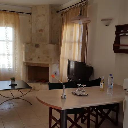 Amazones Village Hotell 4*