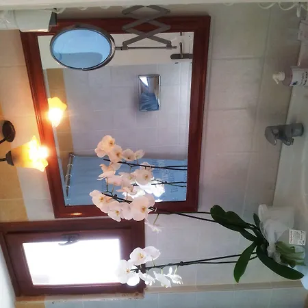Amazones Village Hotell 4*