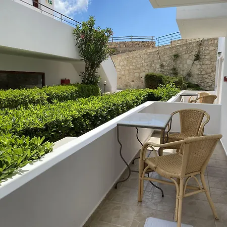 Amazones Village Hotell 4*