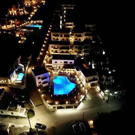 Amazones Village Hotell 4*