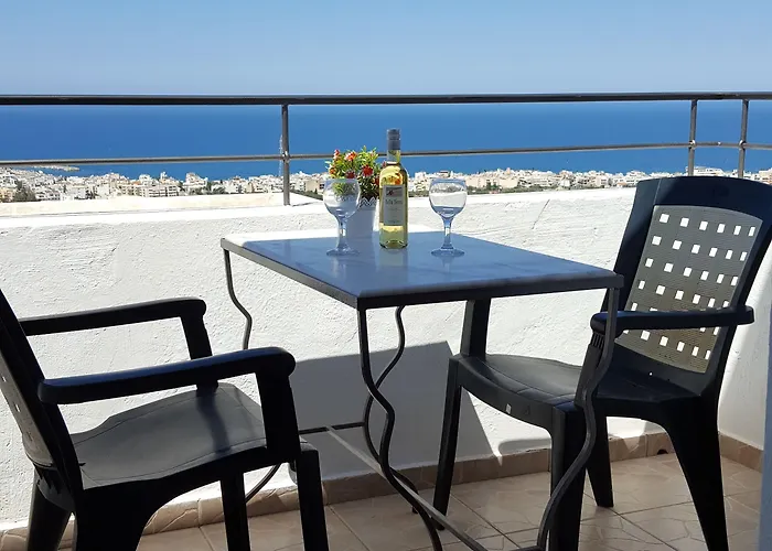 מלון Amazones Village 4*