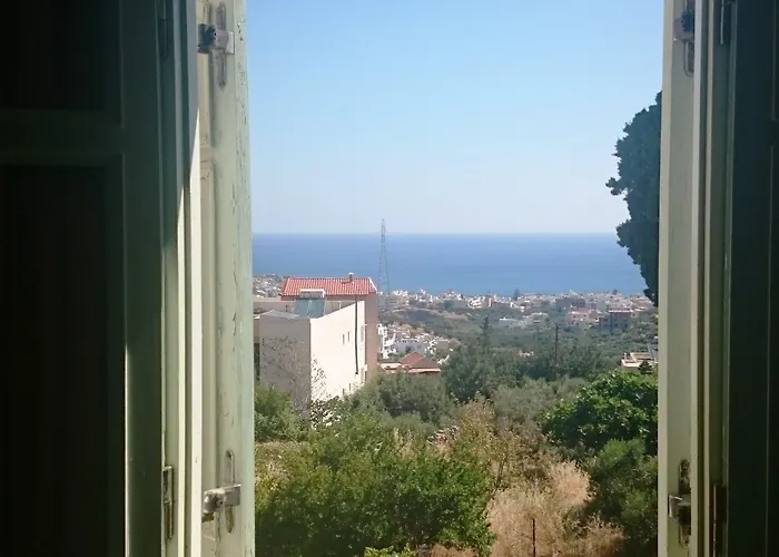 מלון Amazones Village 4*