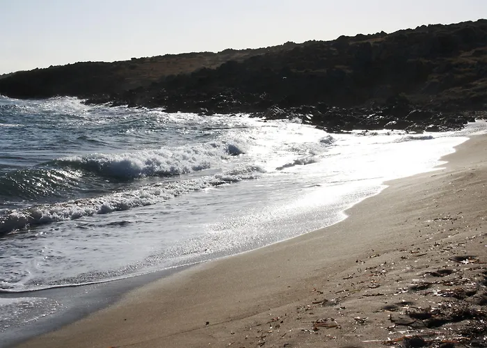 מלון Amazones Village 4*