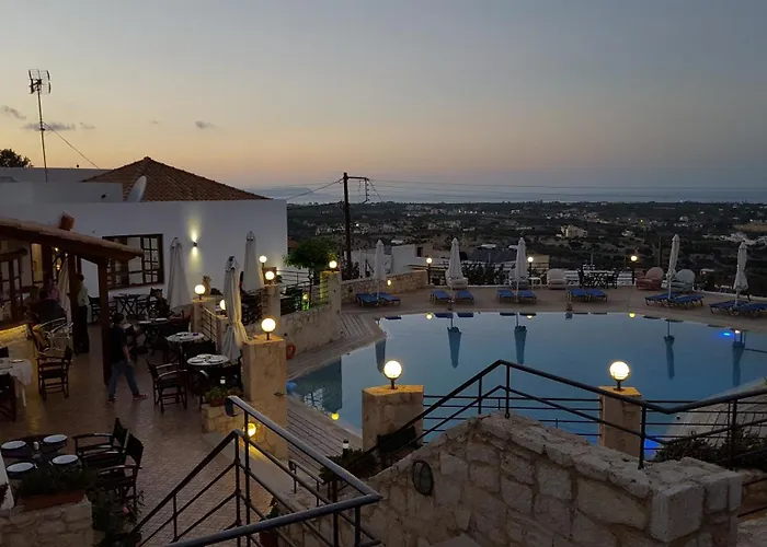 أمازونيس فيليج سويتس 4*