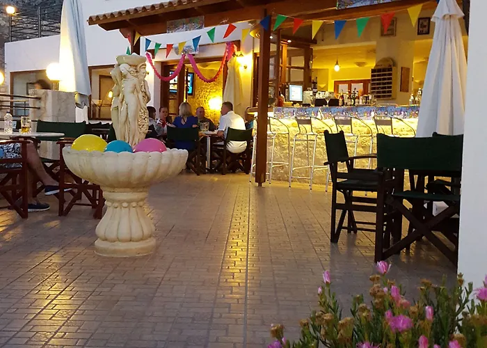 أمازونيس فيليج سويتس 4*